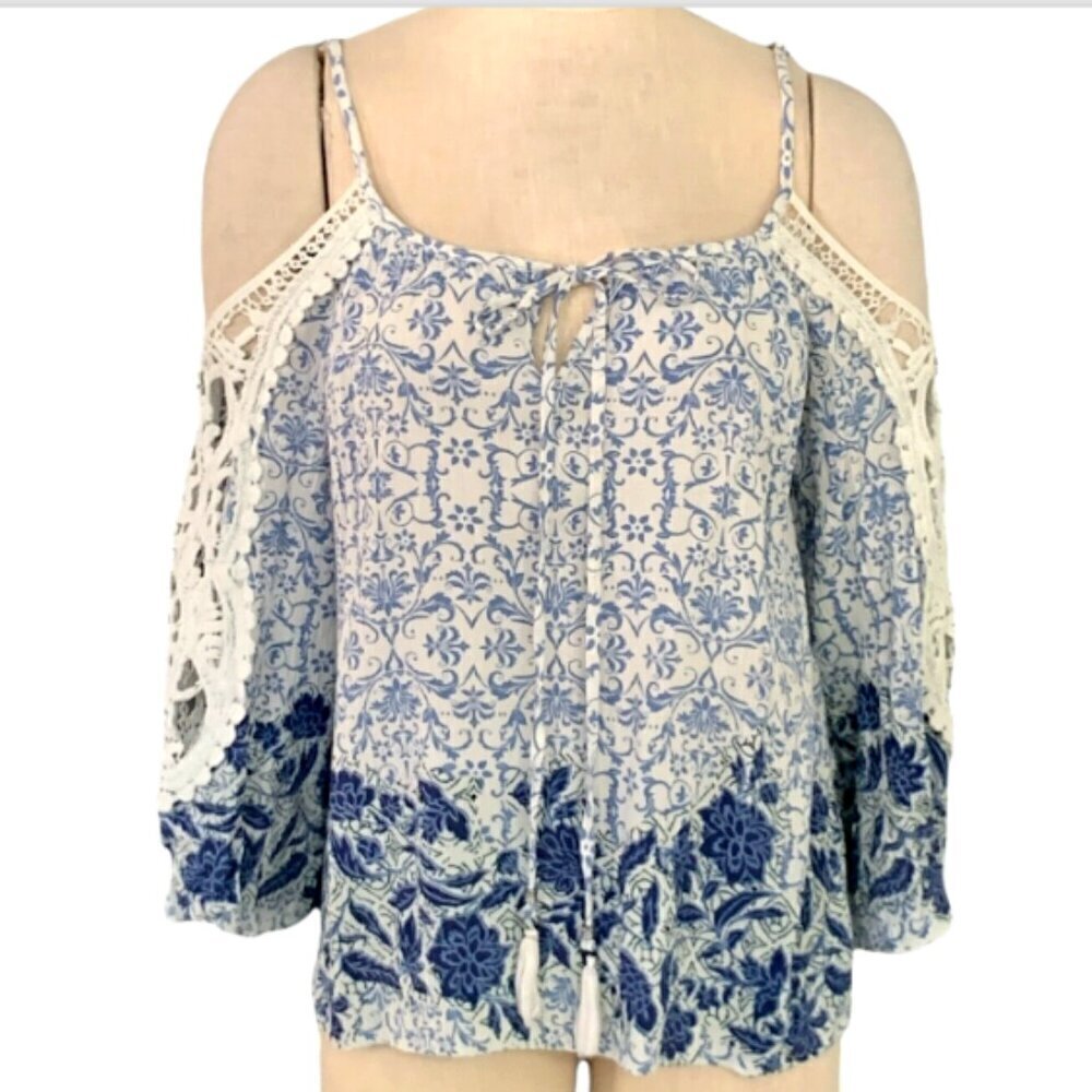 ANGIE Floral‎ Off Shoulder Top Crochet Lace Accent White & Blue Sz S #352C
